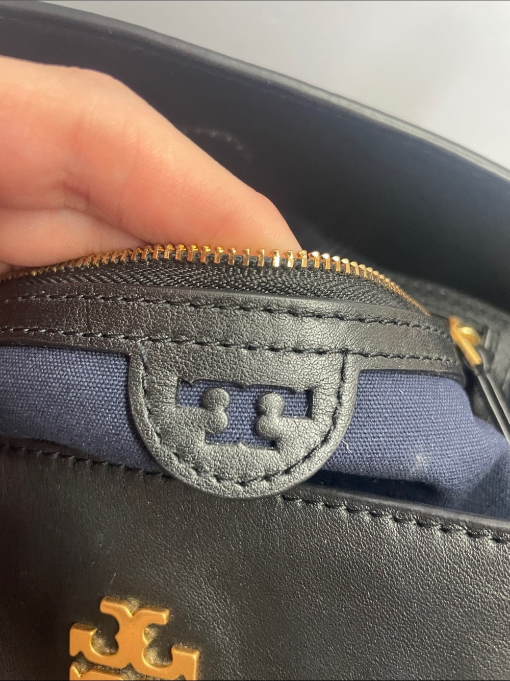 Tory Burch ‘Brooke’ Hobo - Picture 14 of 15